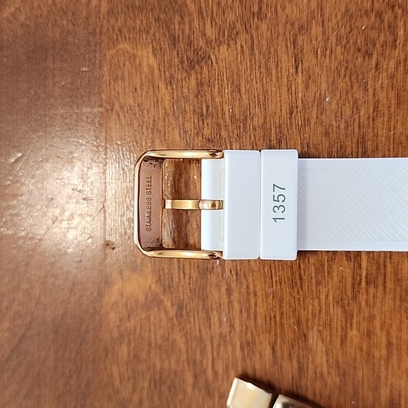 Lot of 2 Ladies Fashion Watches (Need New Batteries) - Picture 10 of 11